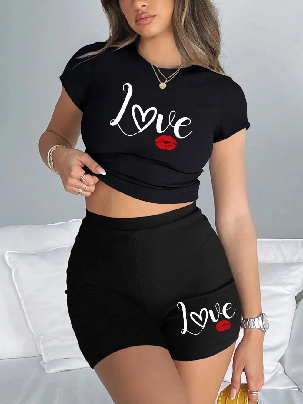 Casual Womans Crop Tops & Shorts Two Pieces Set Love Lip Pattern Letter Printing T-Shirts Soft Slim O-Neck High Elastic Clothes