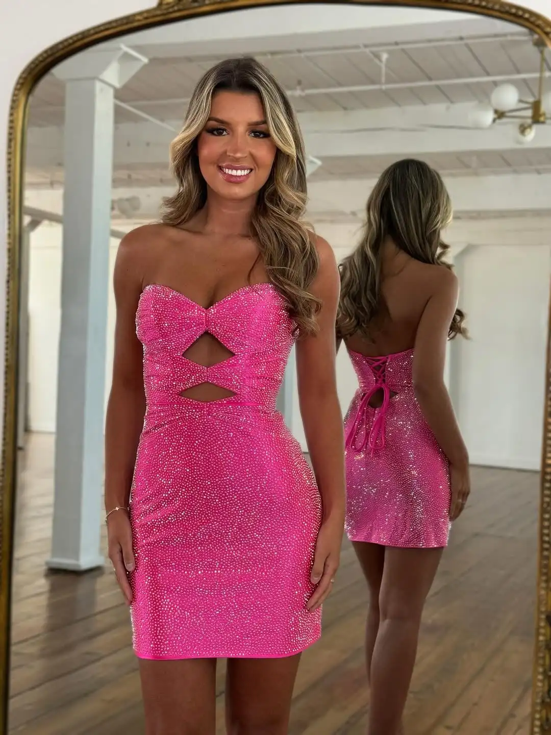 

ROSEINTHEBOX Sparkly Sequin Homecoming Dresses for Teens 2025 Strapless Backless Tight Cocktail for Evening Party Mini Dress