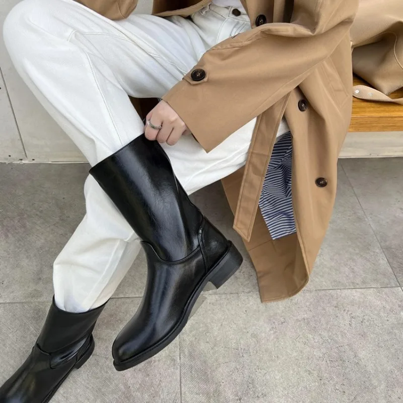 Round-toed Mid-high Heel Sleeve Chimney Boots, A Versatile Leather Mid-top Fashionable Women's Shoe for Autumn and Winter 2026