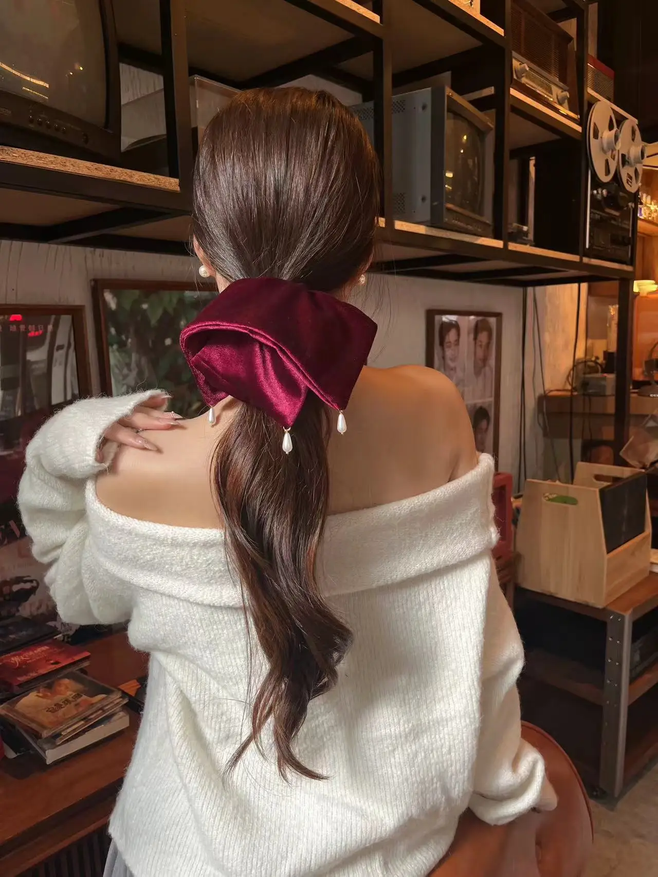 ربطات شعر Velet كبيرة للفتيات والنساء على الموضة الشتوية، ربطات شعر حمراء وسوداء، لآلئ صناعية لامعة