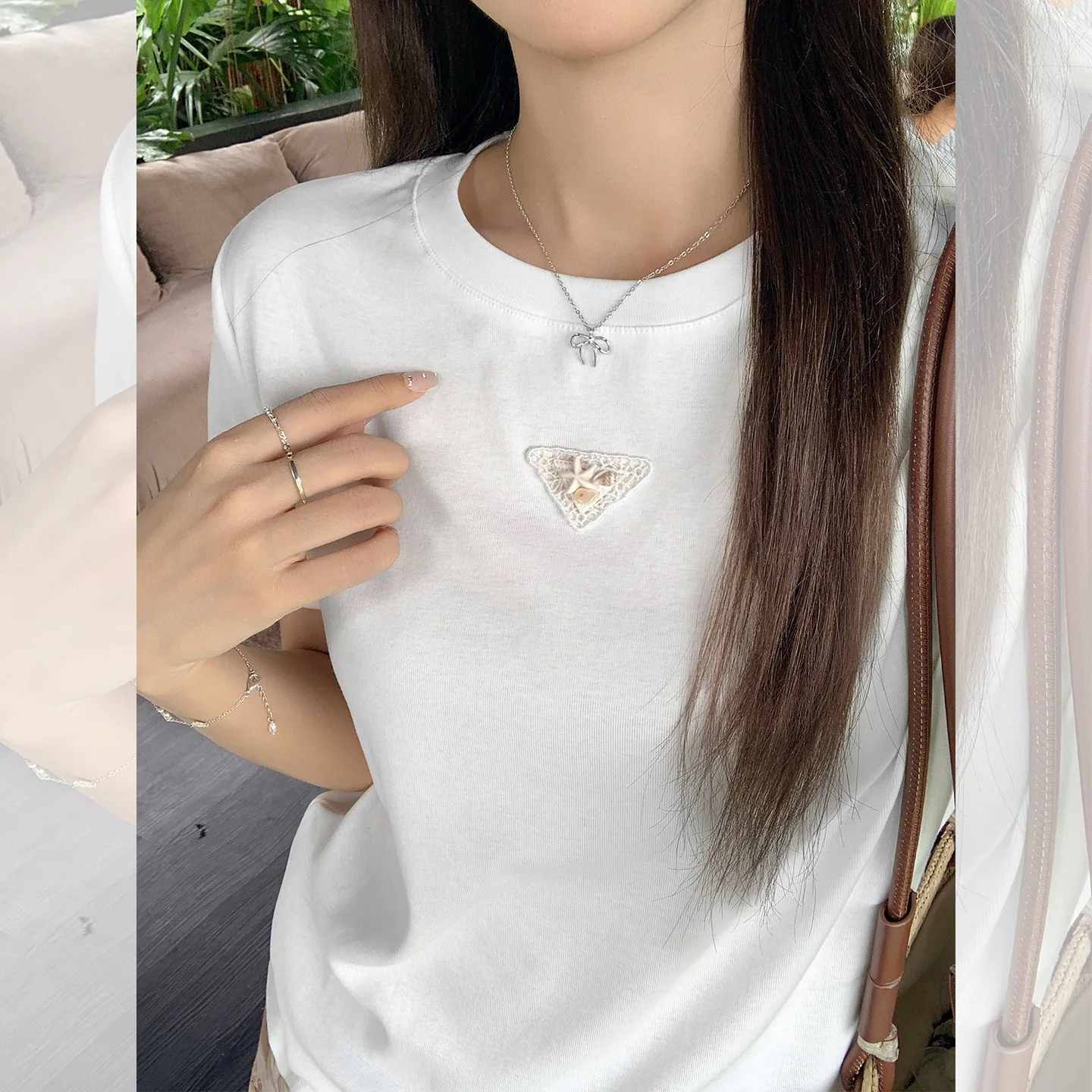 ฤดูร้อนสีทึบSlimming OOTDสไตล์เกาหลีสนุก 3Dตกแต่งไหล่ขวารอบคอแขนสั้นเสื้อยืดผู้หญิง 2025