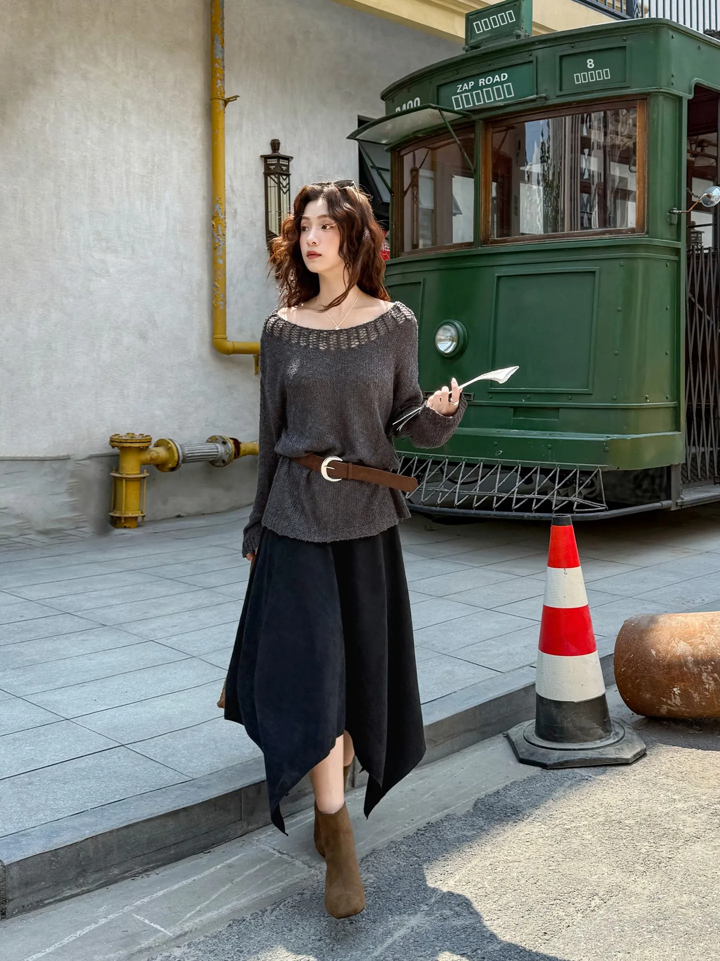 

Юбка из замши с высокой талией, асимметричная, универсальная, для города, для работы и свиданий, черная