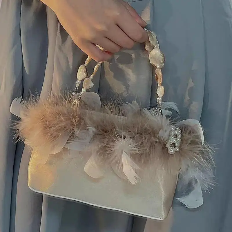 Light Luxury Fashion New Handmade Beaded Feather Shell Bag For Women Gorgeous And Elegant Temperament Dress Handheld Women's Bag