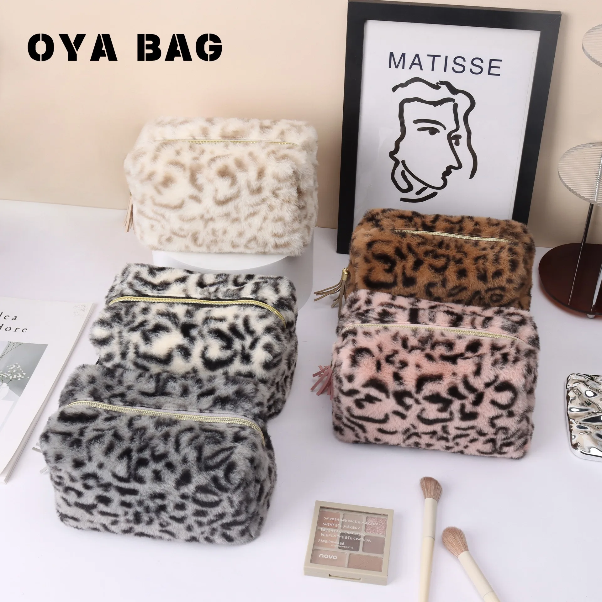 

Cross-border plush leopard print cosmetic bag, large-capacity high-end female student cute storage bag, starting from one portab