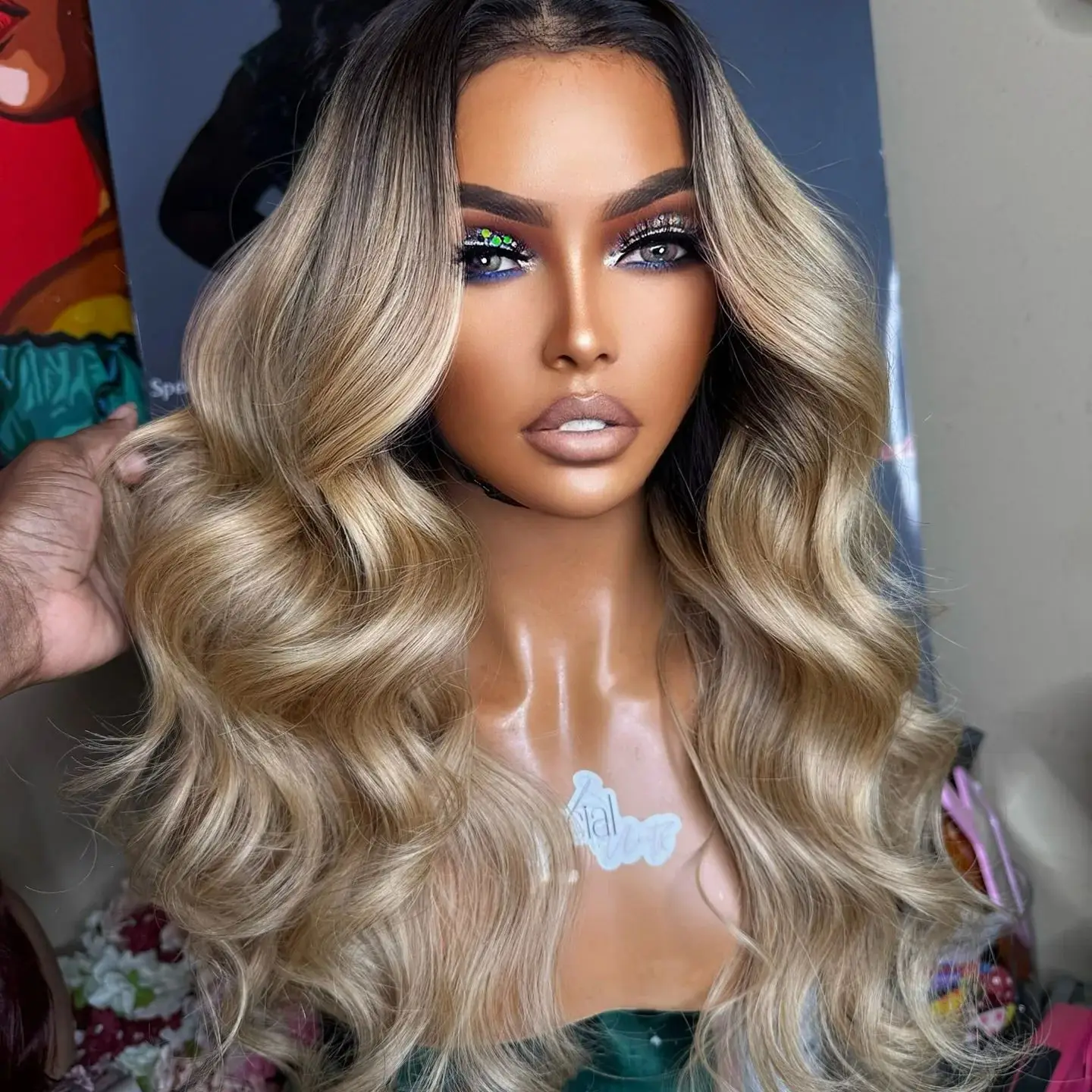 

Надувной полный парик Медовый блондин Имбирный корень Тени Высокая плотность Женские волосы Futura Термостойкое волокно Ежедневное использование для вечеринок и косплея