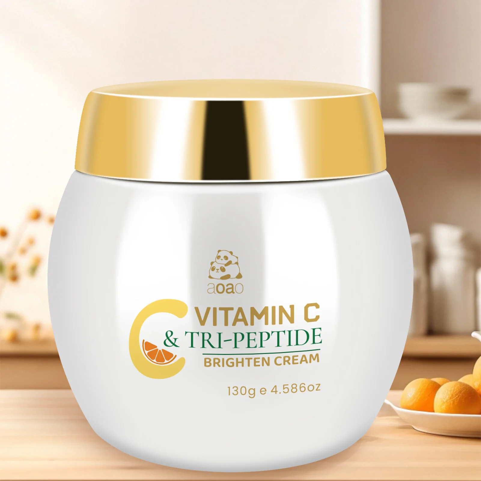 Hidratante de vitamina C enriquecido con vitamina E y ácido cerámico para una hidratación intensiva, apto para pieles sensibles en color beige claro.