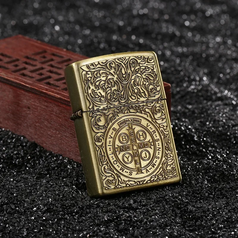 

Creative Retro Old-Fashioned Men Embossed Windproof Zinc Alloy Grinding Wheel Kerosene Lighter Smoking Personality WholesaleGift