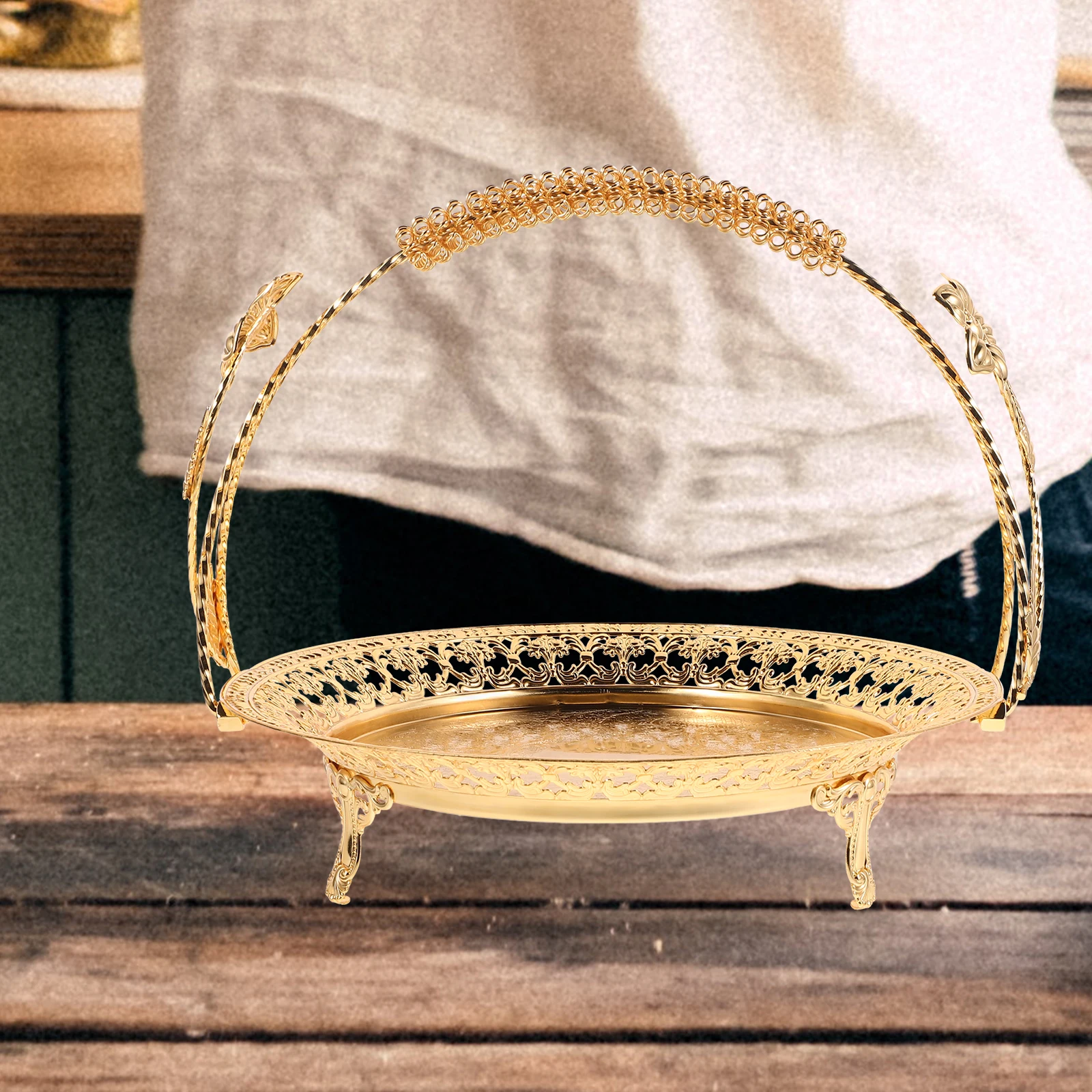 

Alloy Fruit Gold Handle Cupcake Display Retro Snack Plate Food Dessert Stand Kitchen Countertop Bread Candy Wedding Party