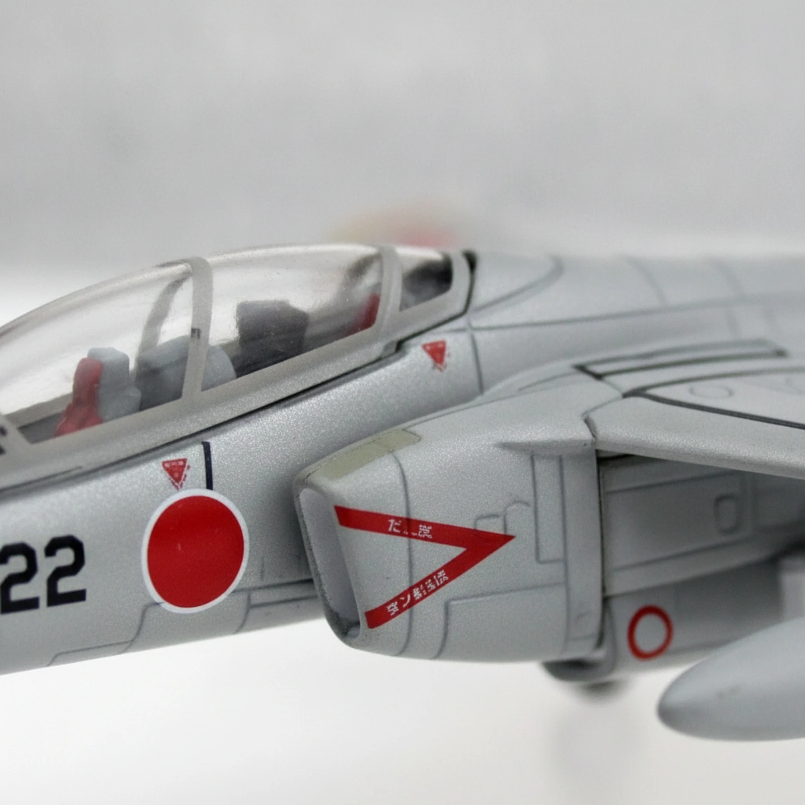 T-4 Trainer Aircraft Model Compact 1 100 Scale Alloy Model Realistic Detailed Static Decor for Bookshelf