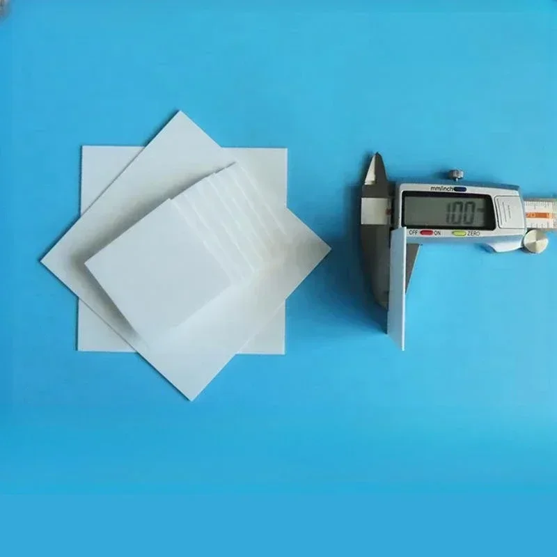 Hoja de cerámica de alúmina personalizada, sustrato cerámico cuadrado conductor térmico y resistente al desgaste, 10x1 0/20x20/50x50/80x80mm