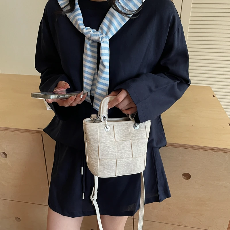 

Minimalist Simple Leather Purse Bag For Casual Outings With High-End Logo And Fashion Style