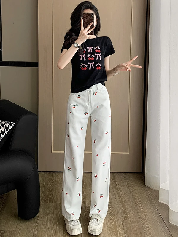 

Модный летний комплект в стиле Miu для женщин: футболка с коротким рукавом и широкие джинсы, черный, омолаживающий, повседневный, спортивный, из двух предметов