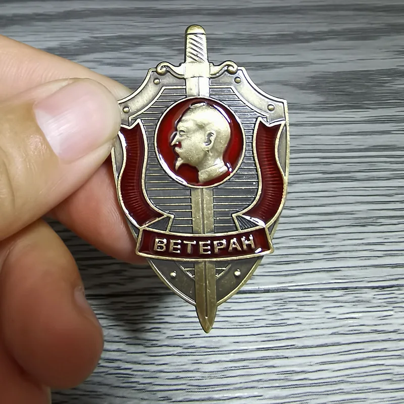 Dzerzhinsky Soviet KGB Kgb Veteran Badge Medal Medal Cap Badge Shoulder Badge Red Flag Badge