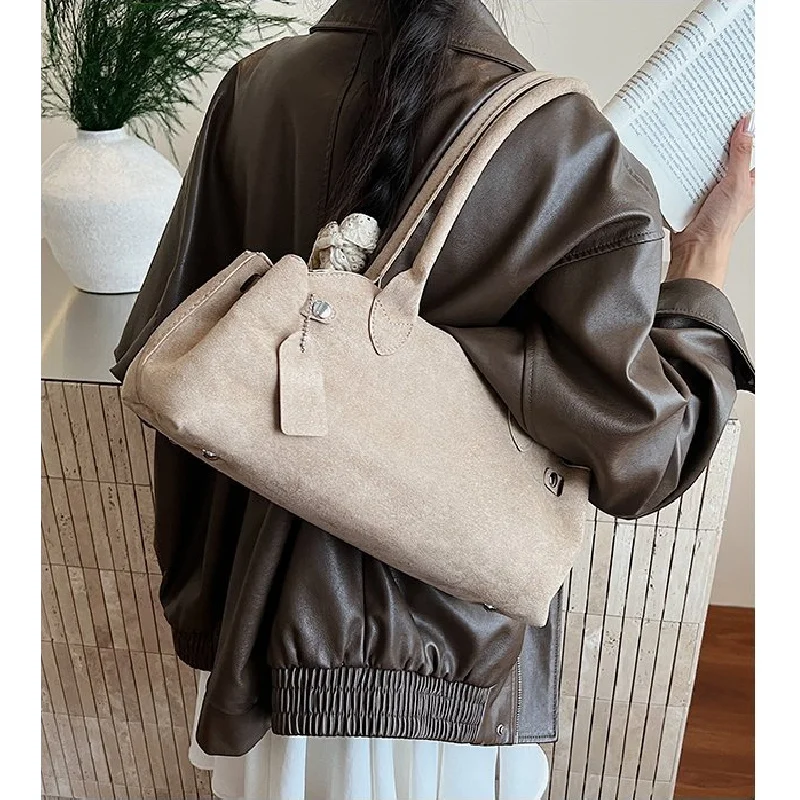 

Fashionable Ladies Crossbody-Bag Made Of Village-Printed Leather Featuring Spacious Durable Vintage Trendy Daily Style​