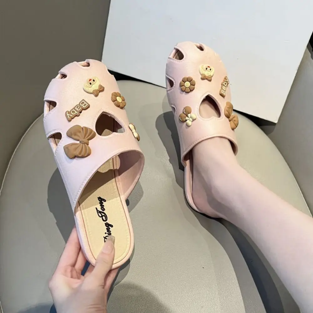 

Милые кожаные тапочки Kawaii, женские нескользящие шлепанцы с героями мультфильмов, сандалии, пляжные тапочки с отверстиями для обуви, домашние тапочки