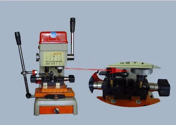 1 szt. Maszyna do cięcia kluczy 998C Ford, maszyna do kopiowania kluczy zasilana napięciem 110/220V, możliwość dostarczania maszyny do kopiowania kluczy.
