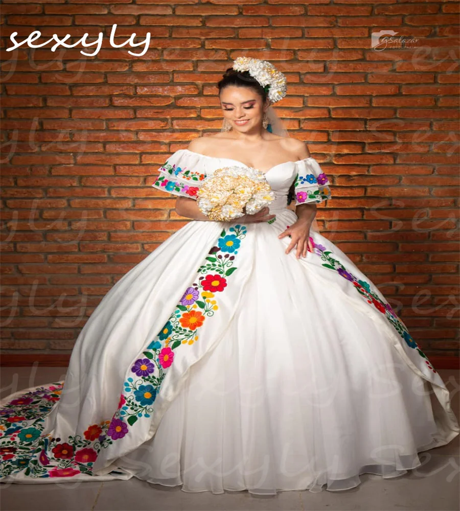 Customized Plus Size Mexican Wedding Dress Off Shoulder Ball Gown Embroidery Bride Dress Fantasy Medieval Gothic Bridal Dresses