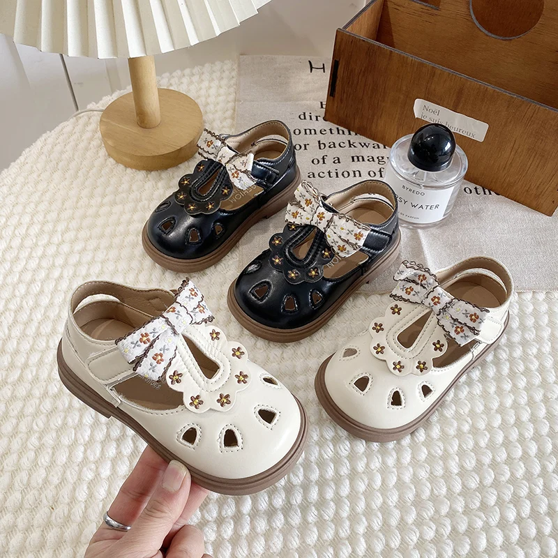 

Детские сандалии для девочек «Принцесса» с вырезами, милым цветочным узором и бантиками, летние, 2026, новинка, пляжные, с мягкой подошвой, модные