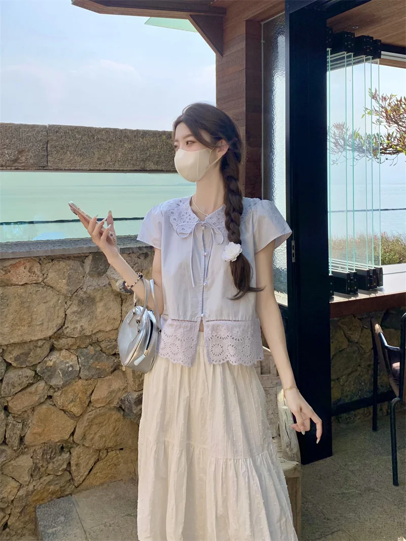 Blue Petal Hollow Stickerei ort Sve Damen Sommer Puppenkragen irt Sweet Sle Loose Fit Polyesterfaser Casual Top