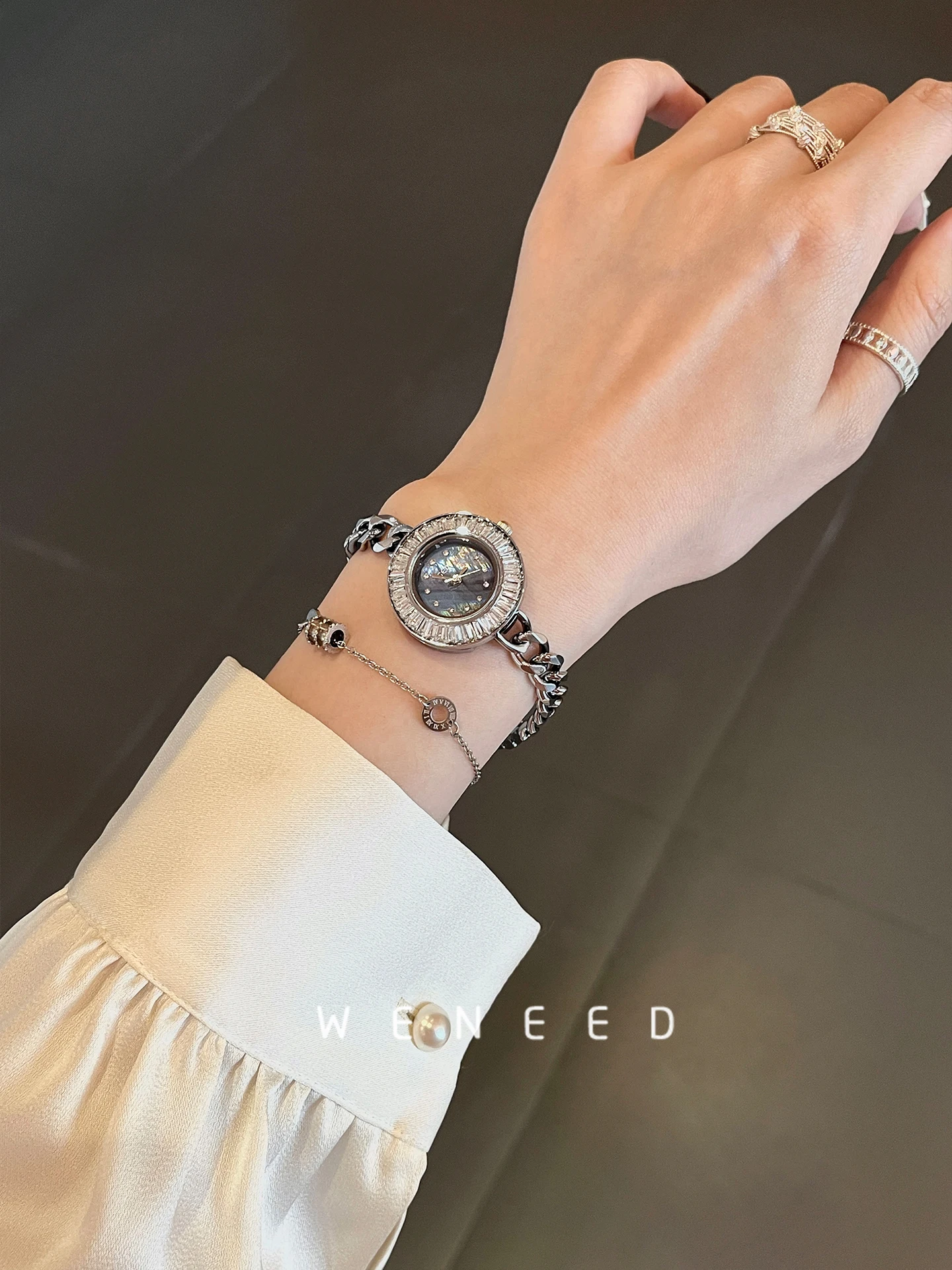 

2025NewWomen's Light Luxury Watch FritillaryTemperament High-end Steel Band Women's Watch Gift for GirlfriendWomen's Accessories