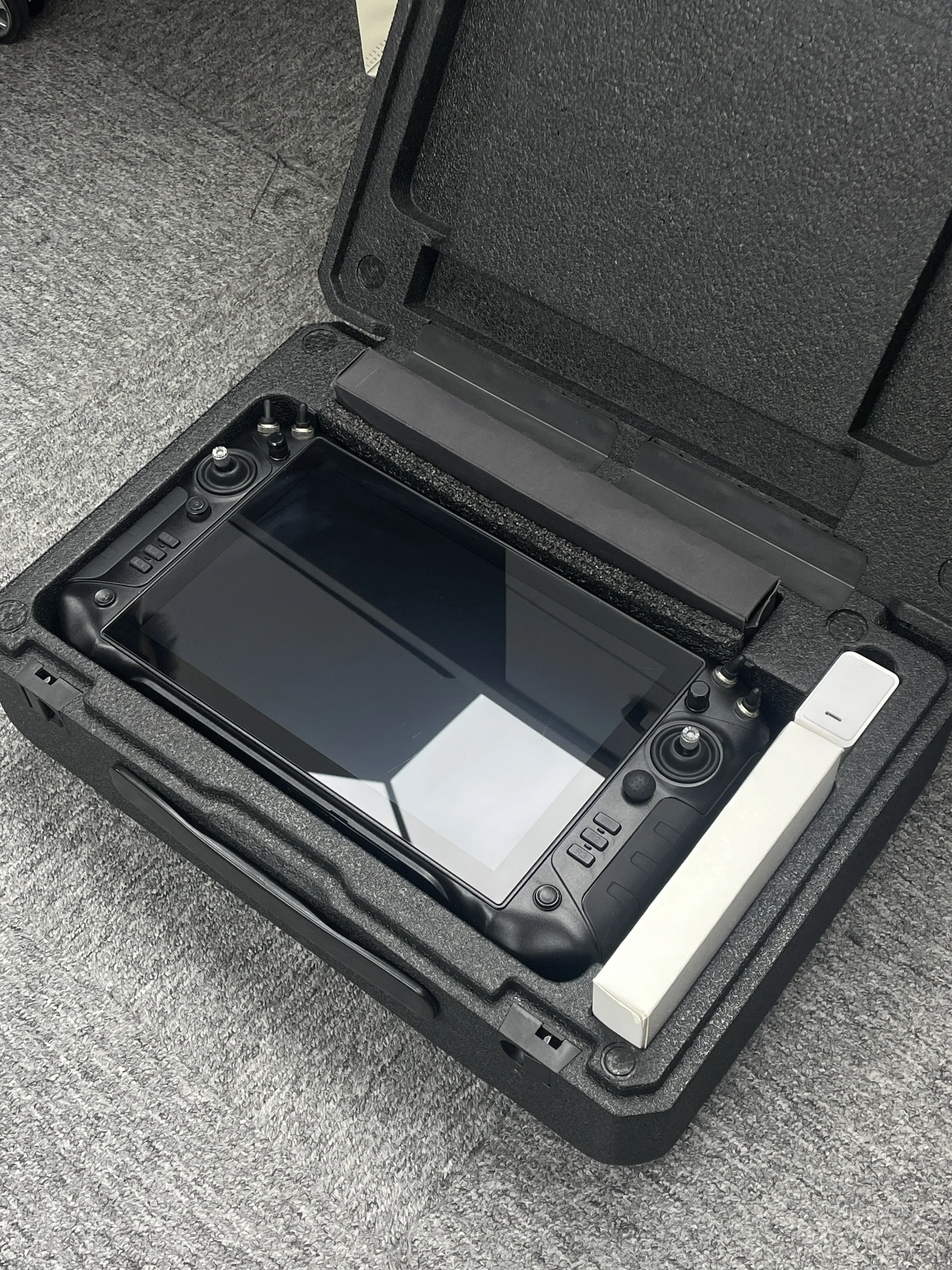 

New SIYI UniRC 10 PRO Triple-Frequency Professional Ground Station