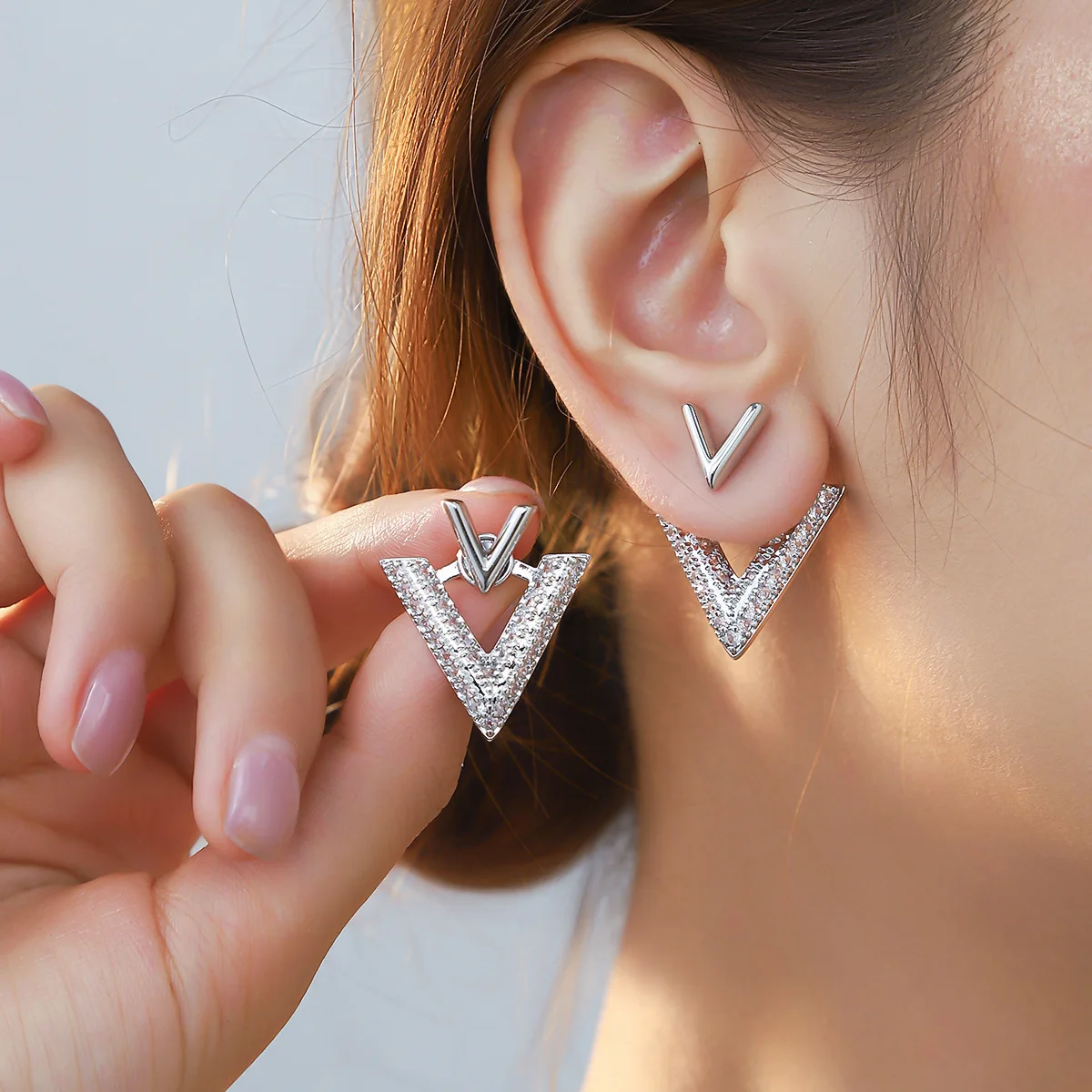 Korea New Design Fashion Jewelry Gold Plated Luxury Zircon Letter V Earrings Elegant Women's Evening Party Accessories