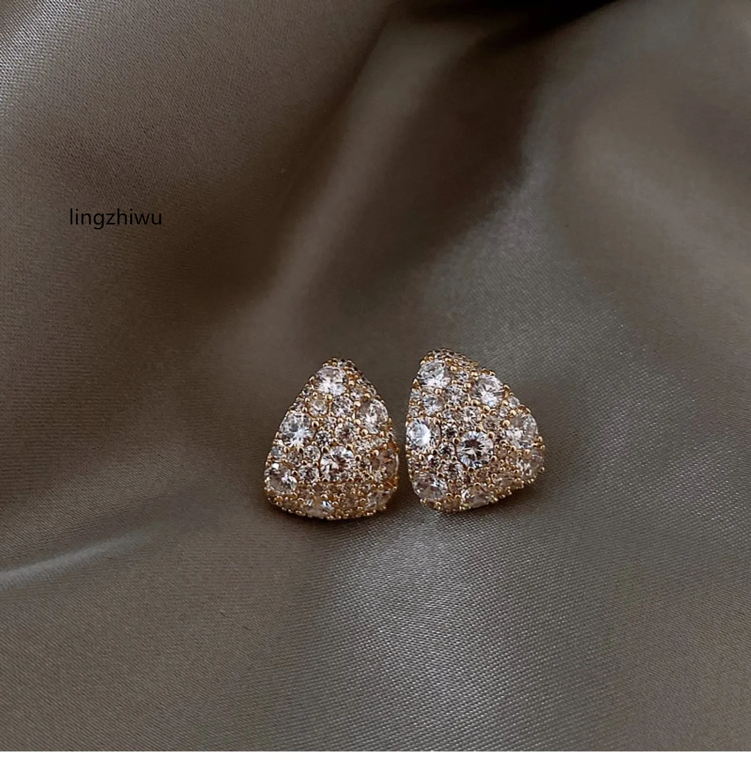 

lingzhiwu British Design Diamond Stud Earrings Female Top Quality Elegant Unique Ear Decoration New Arrive