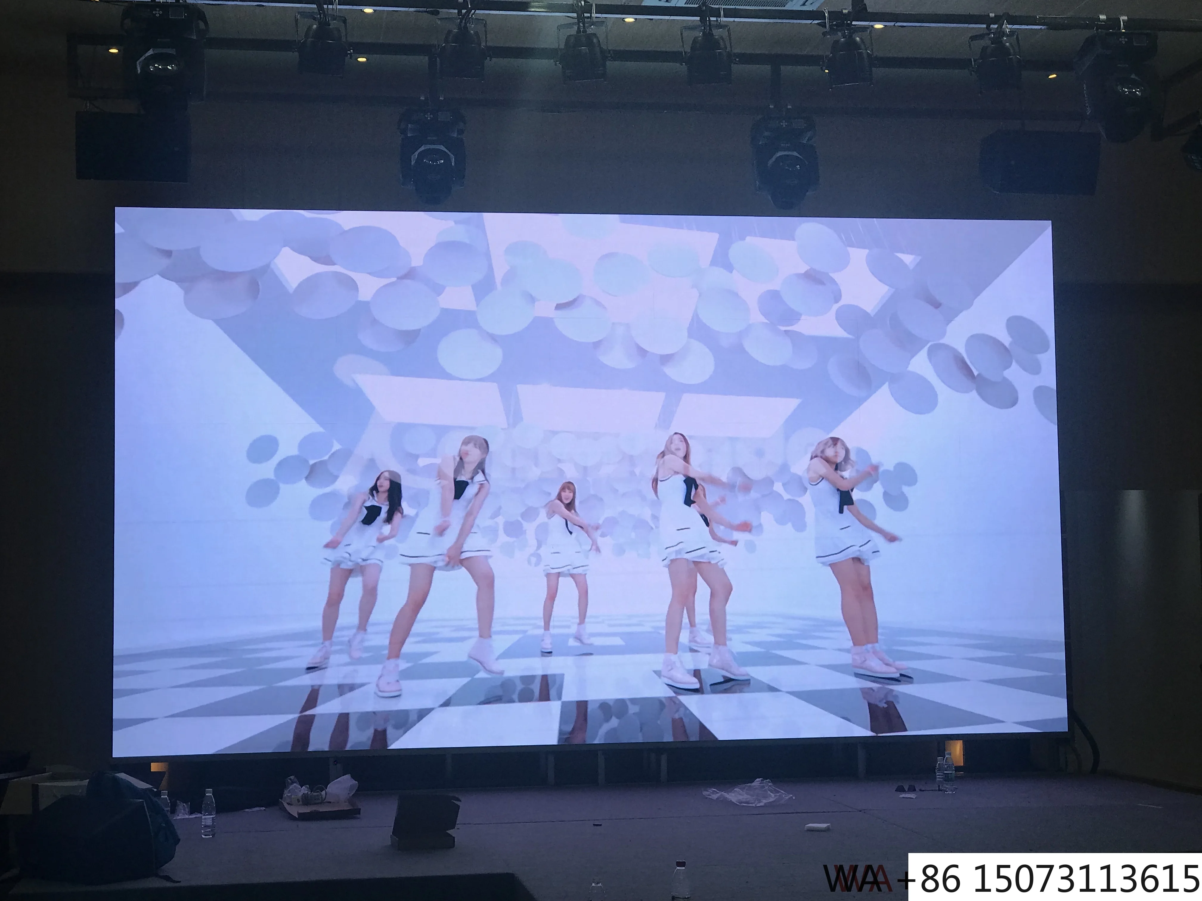 

Indoor P2.5 Full-Color LED Display - Factory Customized Video Wall for Conference Rooms