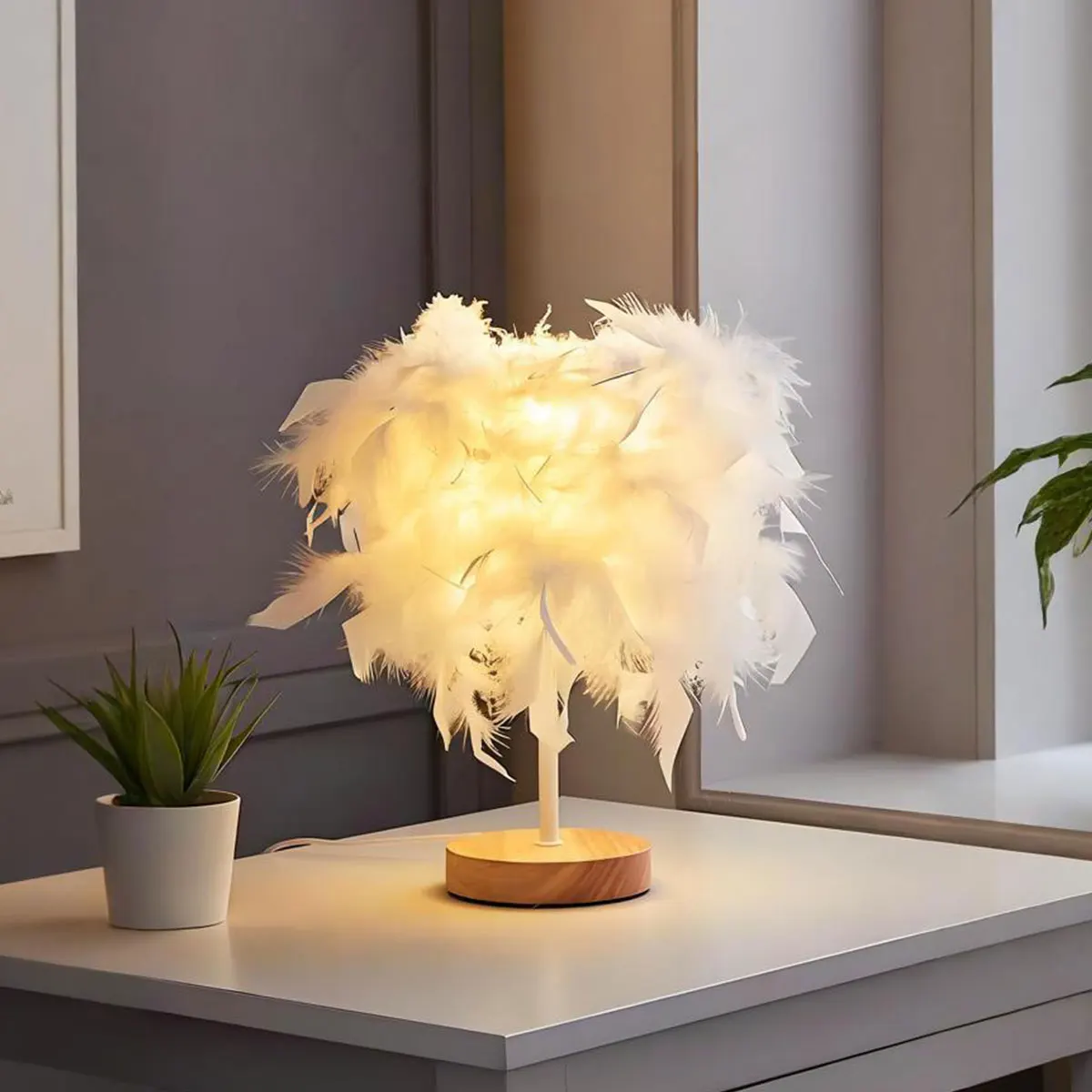

Creative Feather Table Lamp Warm White Light Tree Feather Lampshade Girl LED Wedding Decorative Lights Birthday Gift Home Decor