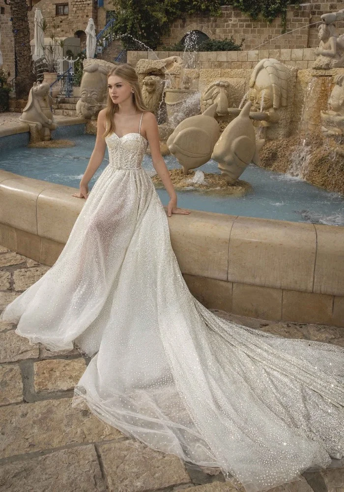 

Customized 2026 New Elegant And Shiny A-Line Sweetheart Women's Wedding Dress Sexy Backless Tight Corset Beach Dance Bridal Gown