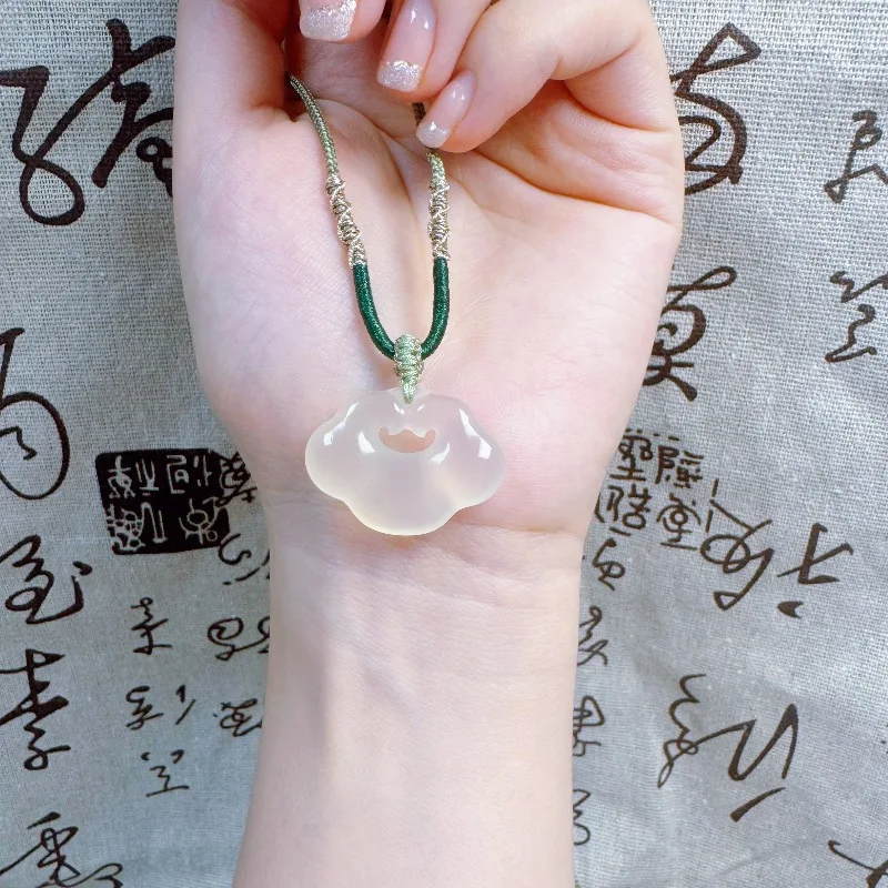 -Like Agate Chalcedony Xiangyun Lock Buddha Guanyin Jade Collarbone Necklace Pendant