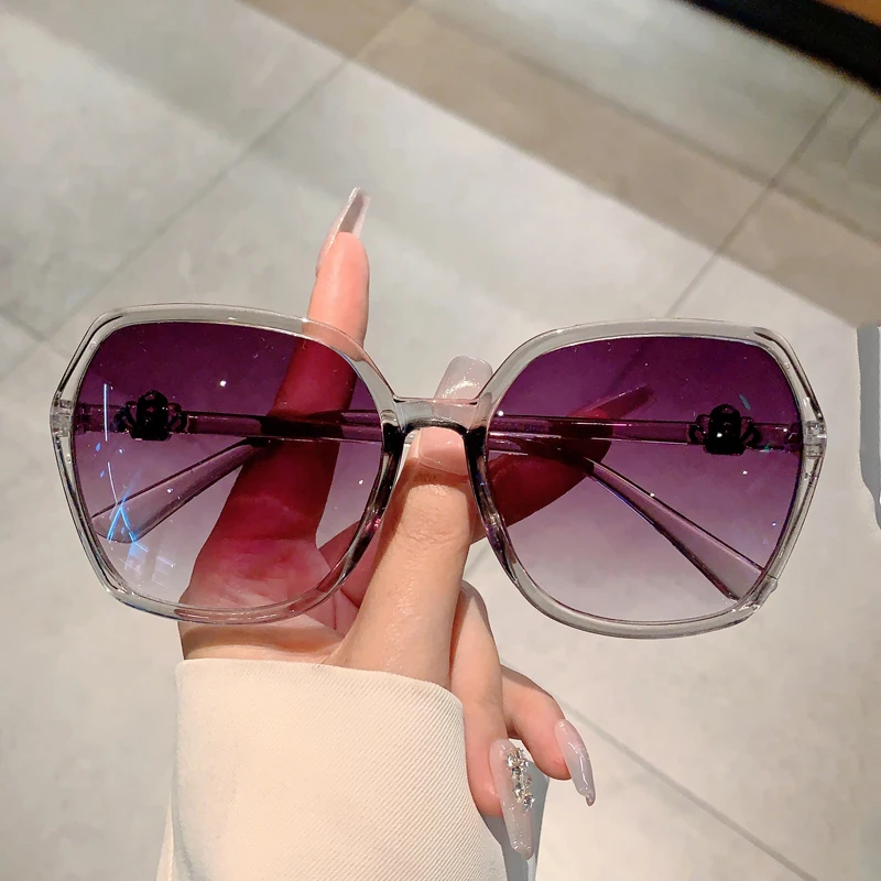 KAMMPT Stylish Design Gradient Shades Fashion Square Women's Sun Glasses Oversize Decoration Sunglasses for Travelling Driving