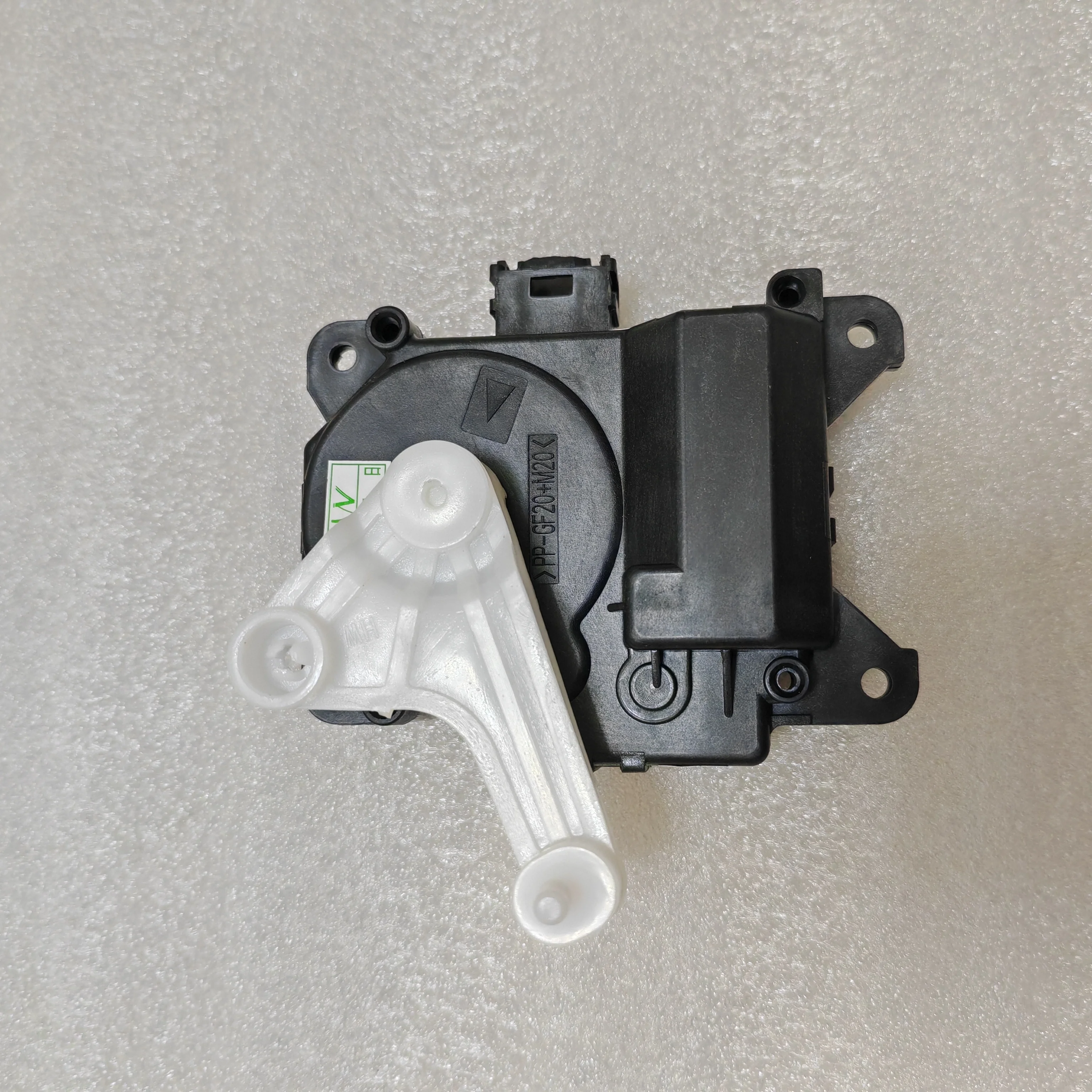 For Toyota PREVIA 2004  Estima ACR30 air conditioning servo motor, oe 063700-8270 063700-8410 cold and warm wind direction