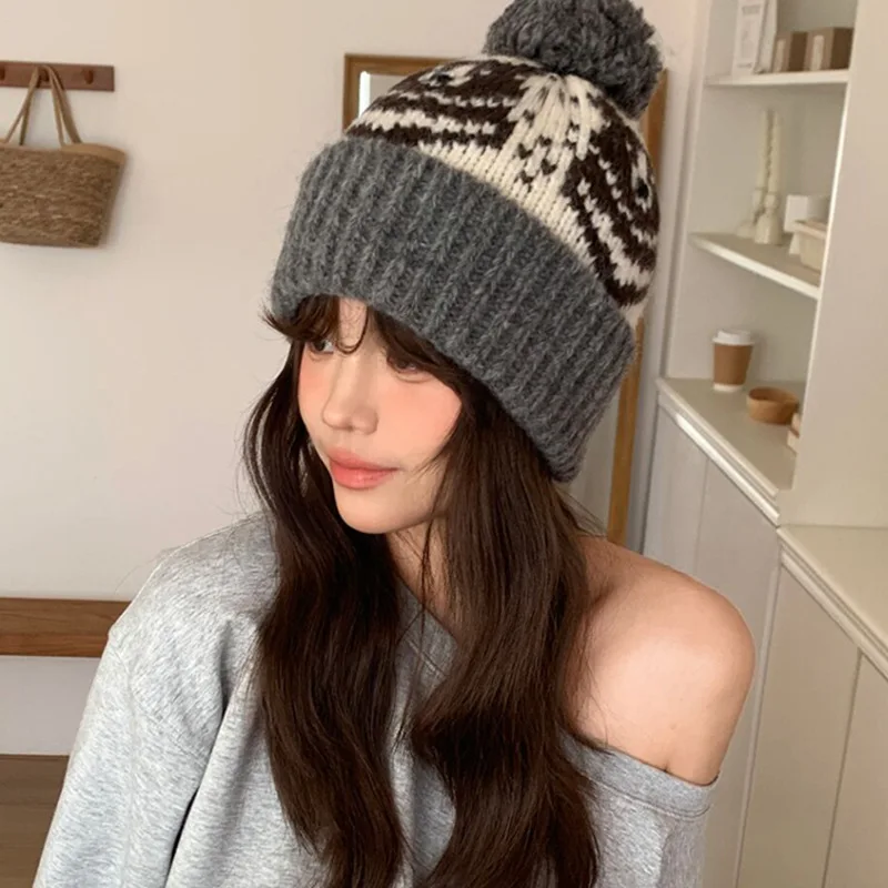 

Корейский модный пуловер с меховым дизайном, вязаная шапка, зимняя уличная ретро-жаккардовая теплая шапка с черепом для защиты ушей, шапки для женщин