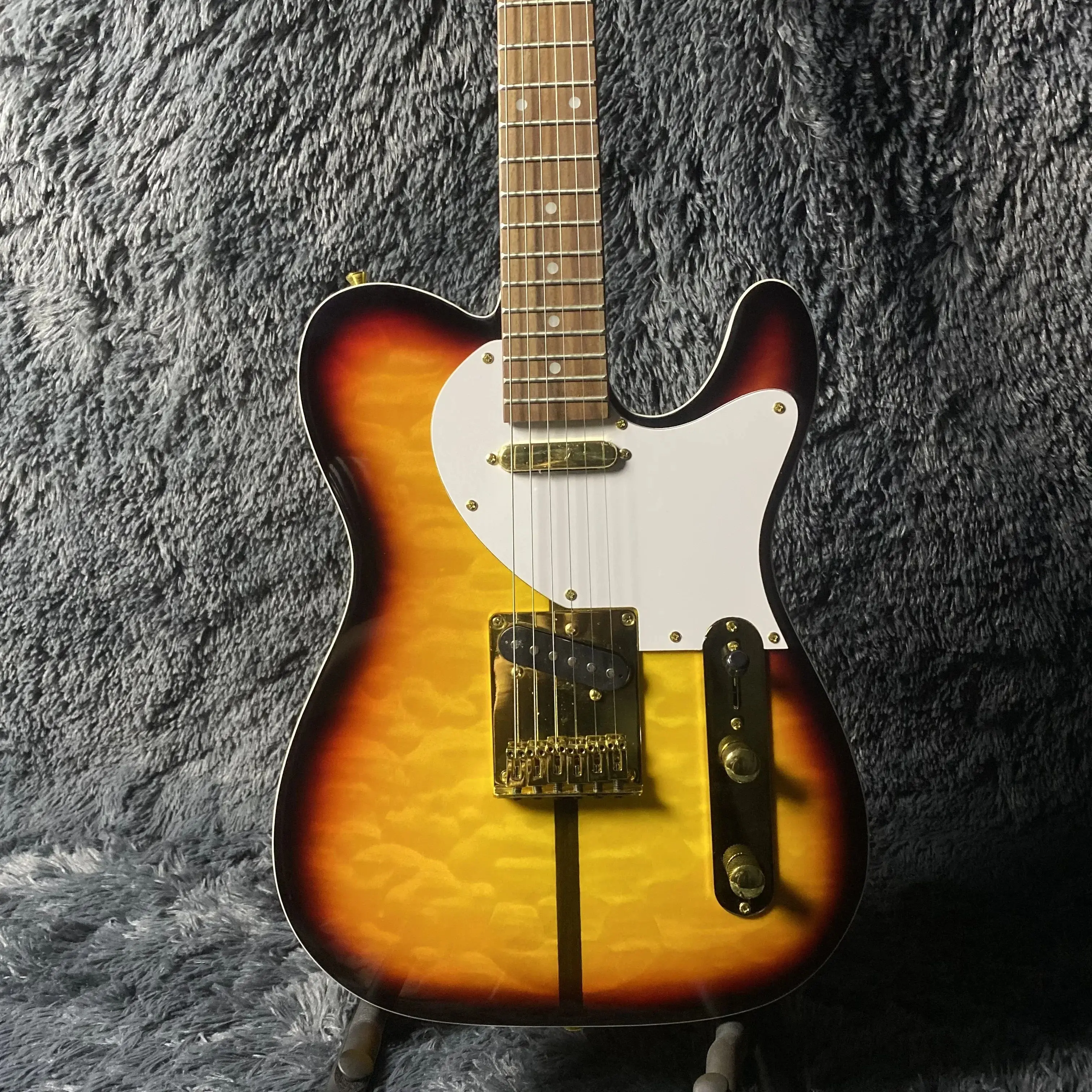 

Tele Guitar, Golden Hardware, Vintage Sunburst Color, Haggard Signature, Tuff Dog, Cloud Maple Top,