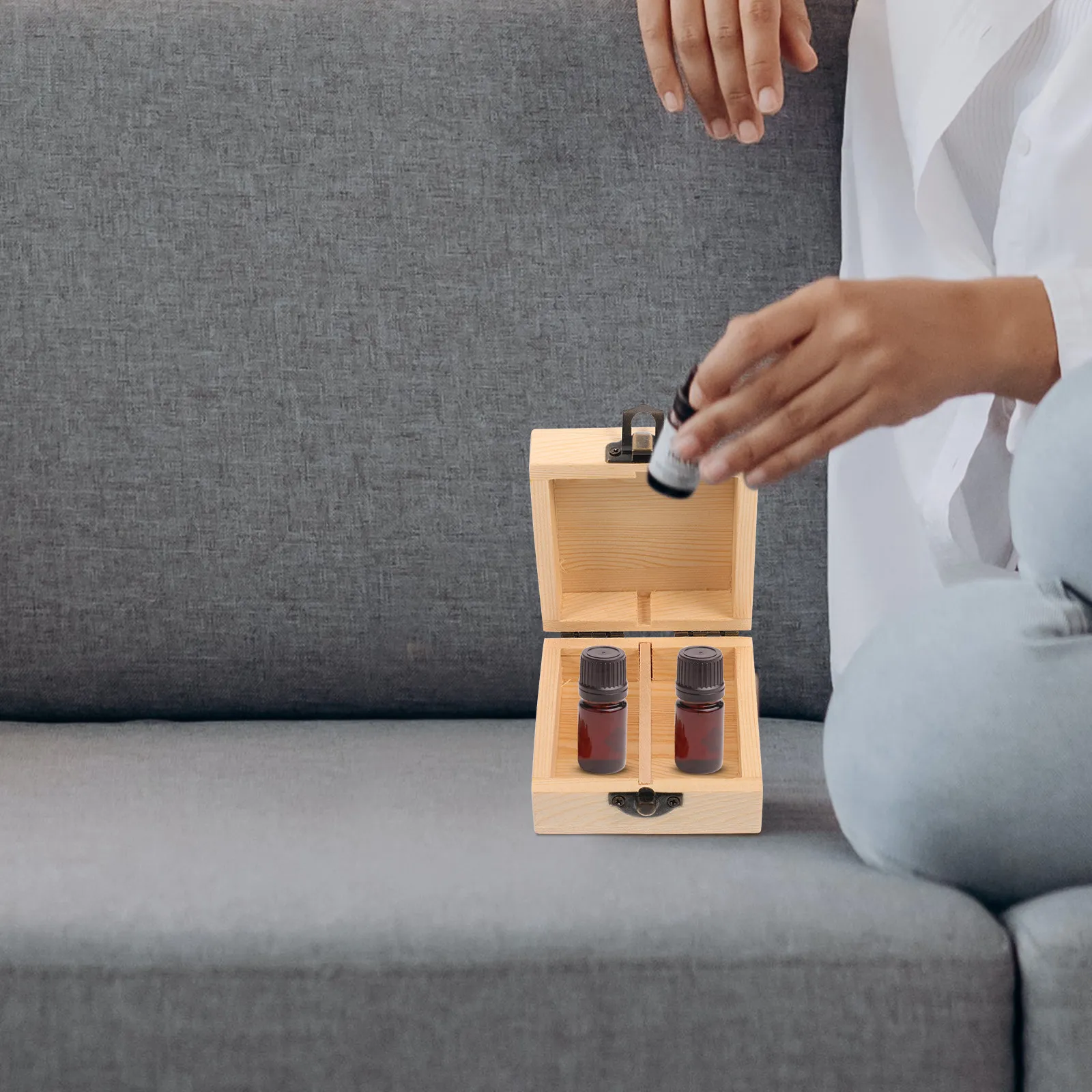 

Exquisite Wooden Essential Oil Box Lightweight Sturdy Construction Burrs-Free Surface Ideal for Essential Oil Bottles