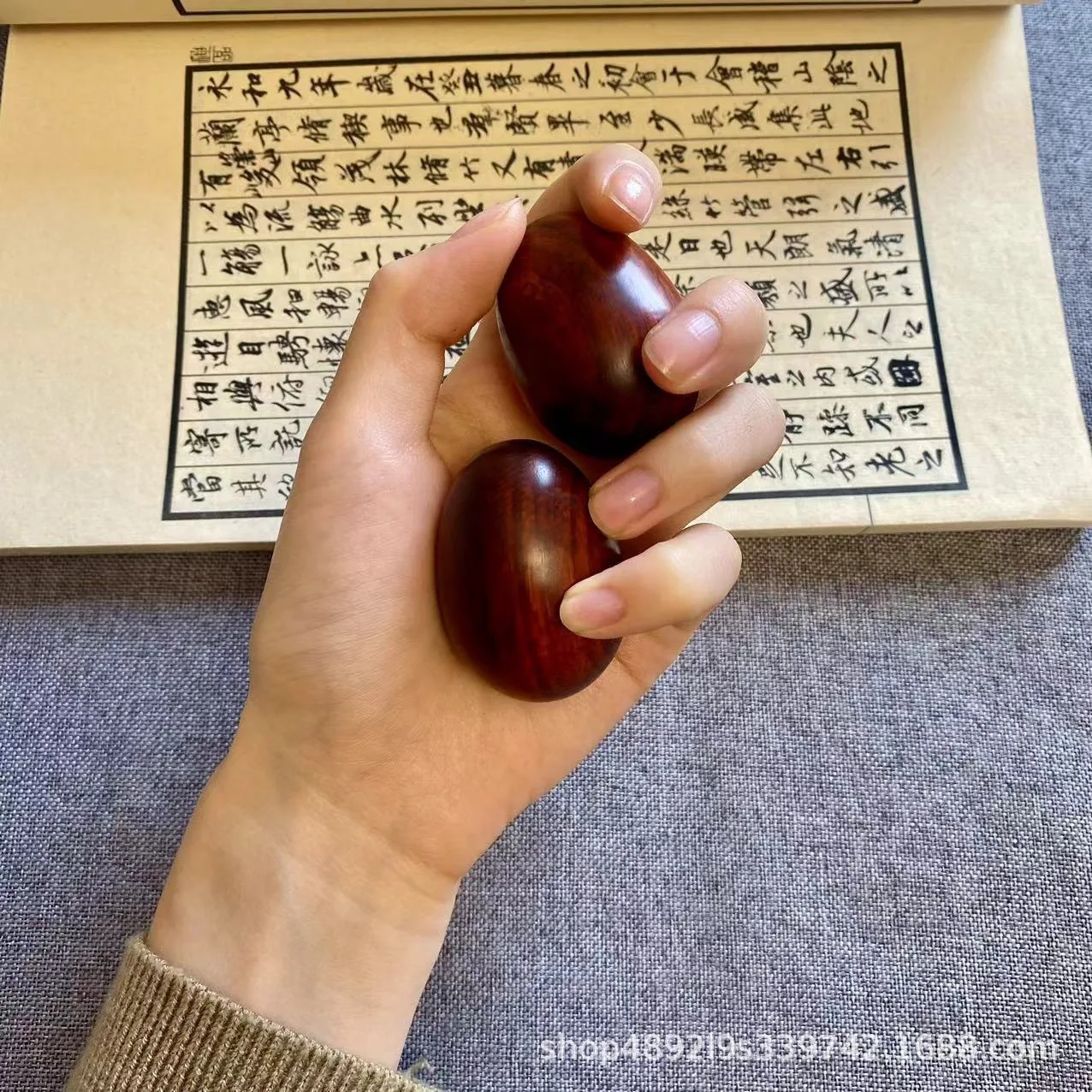 Natural Solid Wooden Hand Massage Exercise Balls Pumpkin Egg Shaped Stress Relief Fidget Toys For Adults Seniors Home Office Use view 4