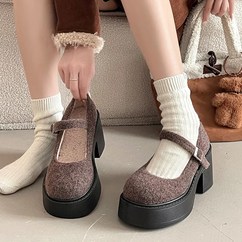 أنيقة عالية الكعب النساء الخريف الشتاء الدافئة الجلد المدبوغ مضخات صندل بكعب مكتنز مشبك حزام الجلد المدبوغ جولة تو الصلبة فساتين راقية الأحذية