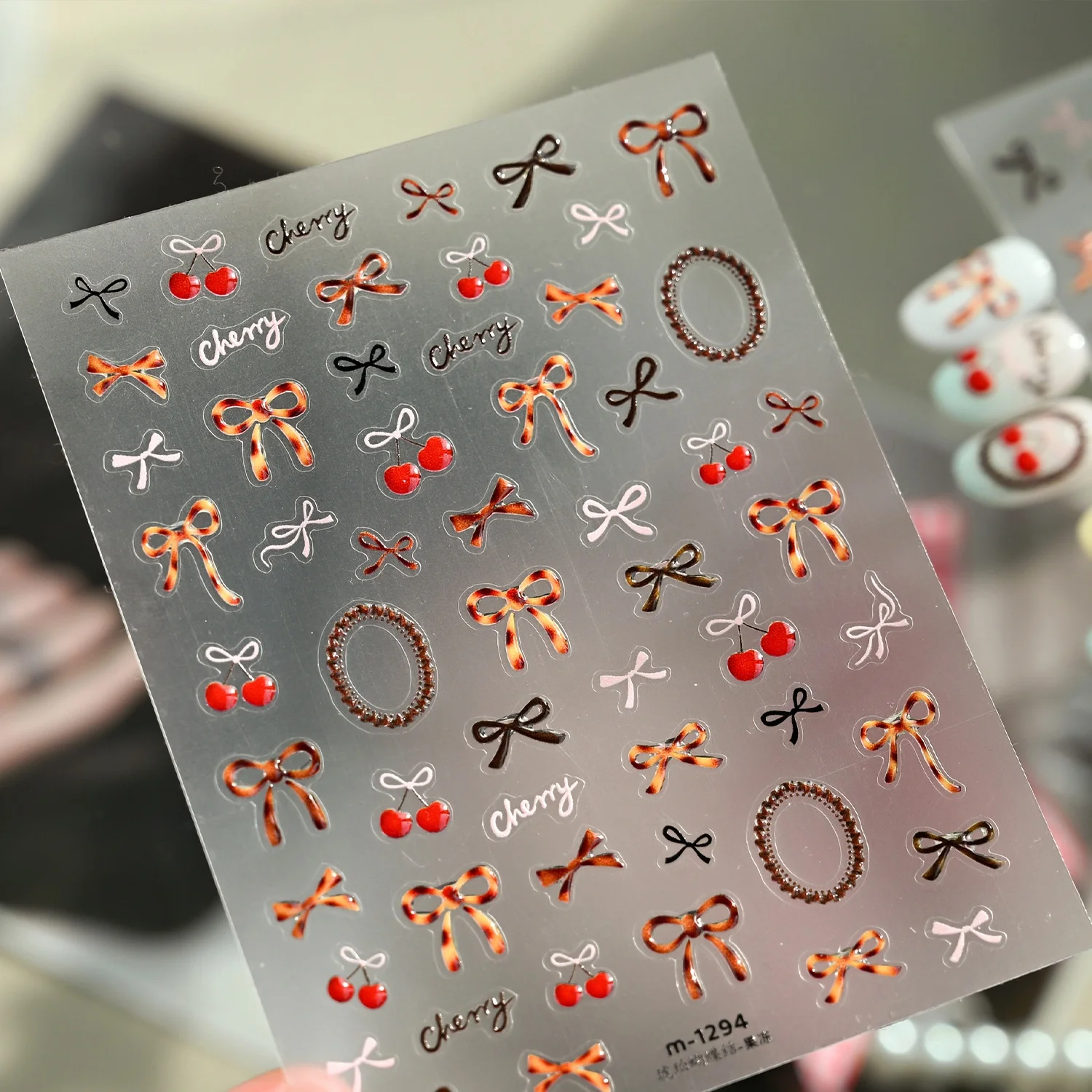 Niedliche Schwarz-Silberne 5D Nagelaufkleber mit Bären-, Hasen-, Schleifen-, Hohlherz-, Polka-Dot-, Stern- und Spitzenmuster, Selbstklebende Nageldekoration – Detail 11