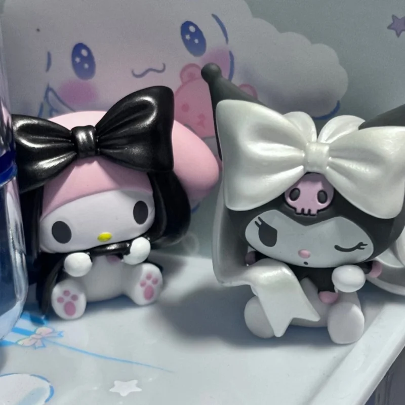 Sanrio yumemita kuroko aplicação da lei estatueta do cão na moda cápsula brinquedos autêntico nó em forma de arco decoração figura de ação