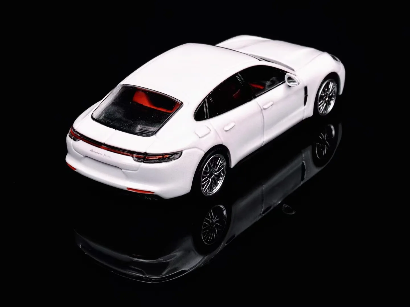 1:64 Furuya Porsche Palamela Turbo Sedan Prey Alloy Car Model