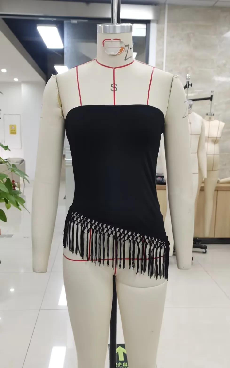 Women's Strapless Tube Tops Summer Backless Sleeveless Slim Fit Bandeau Tops with Macrame Fringed Hemline Bohemian Solid Shirt