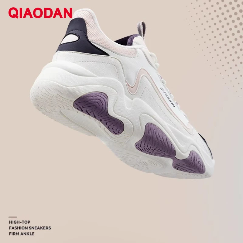 

QIAODAN/женские повседневные кроссовки, зима 2025 г., хлопковая обувь средней высоты на флисовой подкладке, кожаная обувь для скейтбординга QXL052244521B