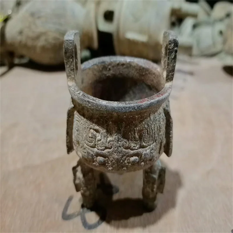 

Old Bronze Be unearthed, China Copper Two ears Embossed pattern Ding