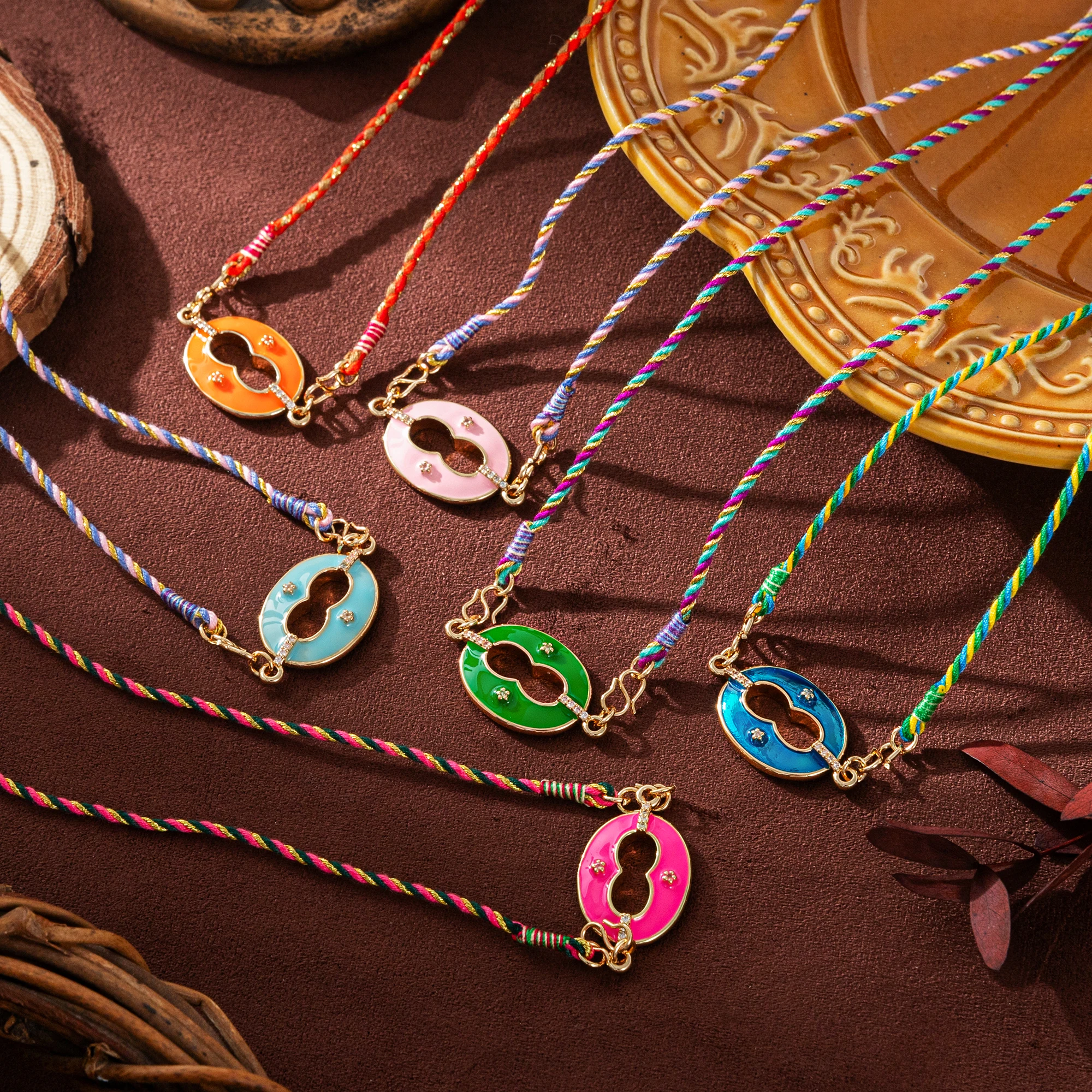 

Hot selling colored dopamine lip pendant with oil dripping fashionable women's collarbone chain gold-plated and color preserving