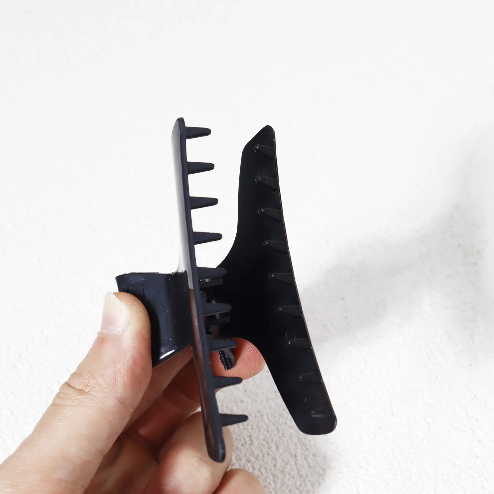 مجموعة مكونة من 12 قطعة من مشابك شعر الفراشة السوداء، وإكسسوارات على شكل مشبك الفراشة، وشكل ربطة عنق بسيط، خاصة للشعر المستعار الحقيقي