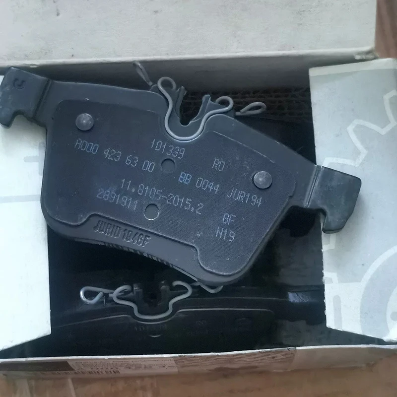 

Rear Brake Pads A0004203602 A0004208200 for Mercedes W205 C180 C200 C220 C250 C300 C350 C400 C63 W253 GLC200 - OEM Brake Pad Set