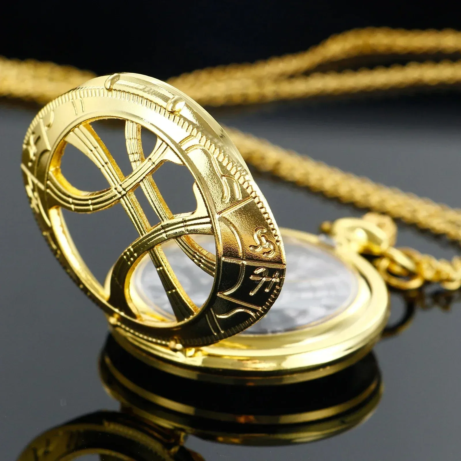 Gold Hollow Fashion Pocket Watches for Women Unisex Vintage Skeleton Quartz Pocket FOB Watch Necklace Pendant Souvenir for Men