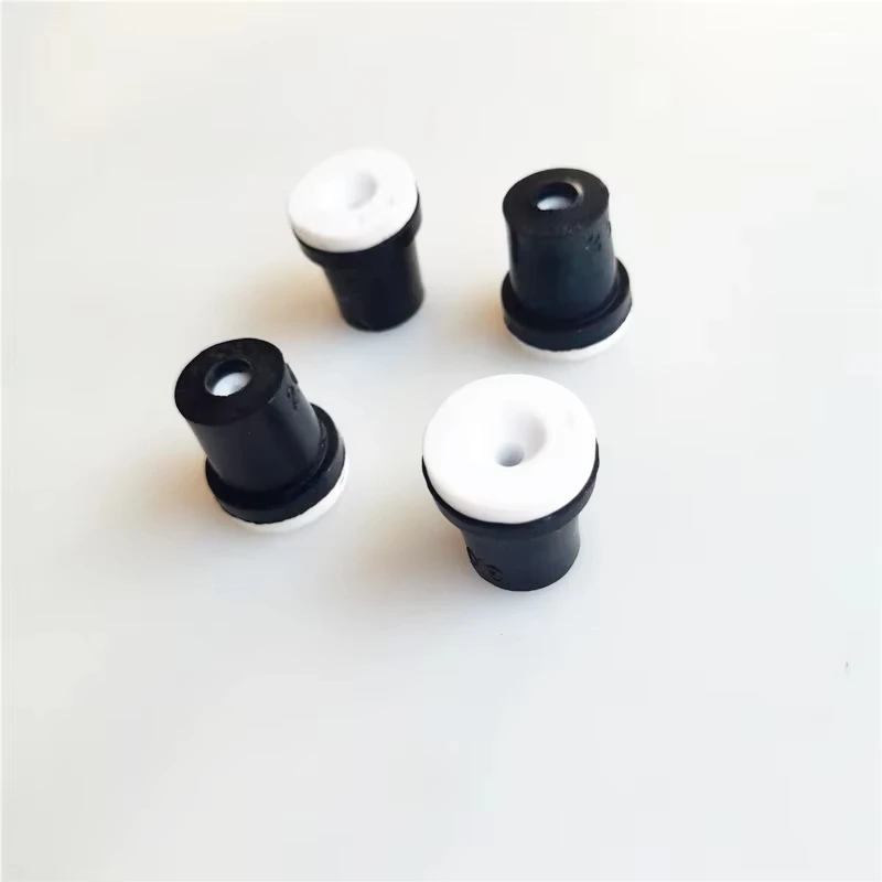 

Mobile Sandblasting Machine with 4 Nozzles 22 5/33 5mm for Precision Cleaning and Rust Removal with Ergonomic Handle