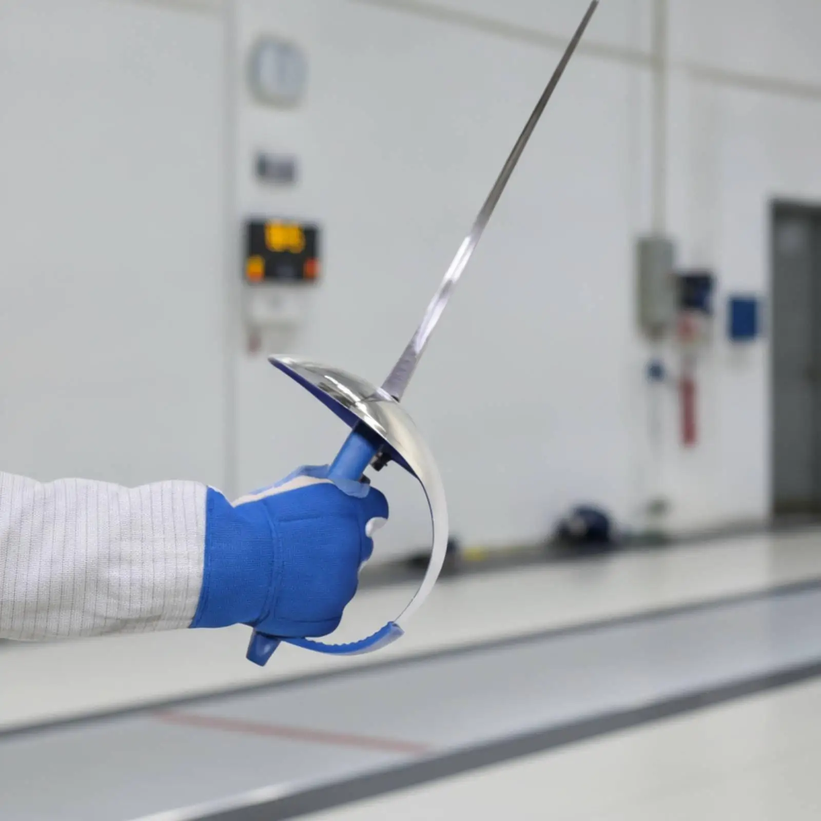 Guarding Right-Hand Saber Fencing Glove Long-Lasting Fencing Glove with